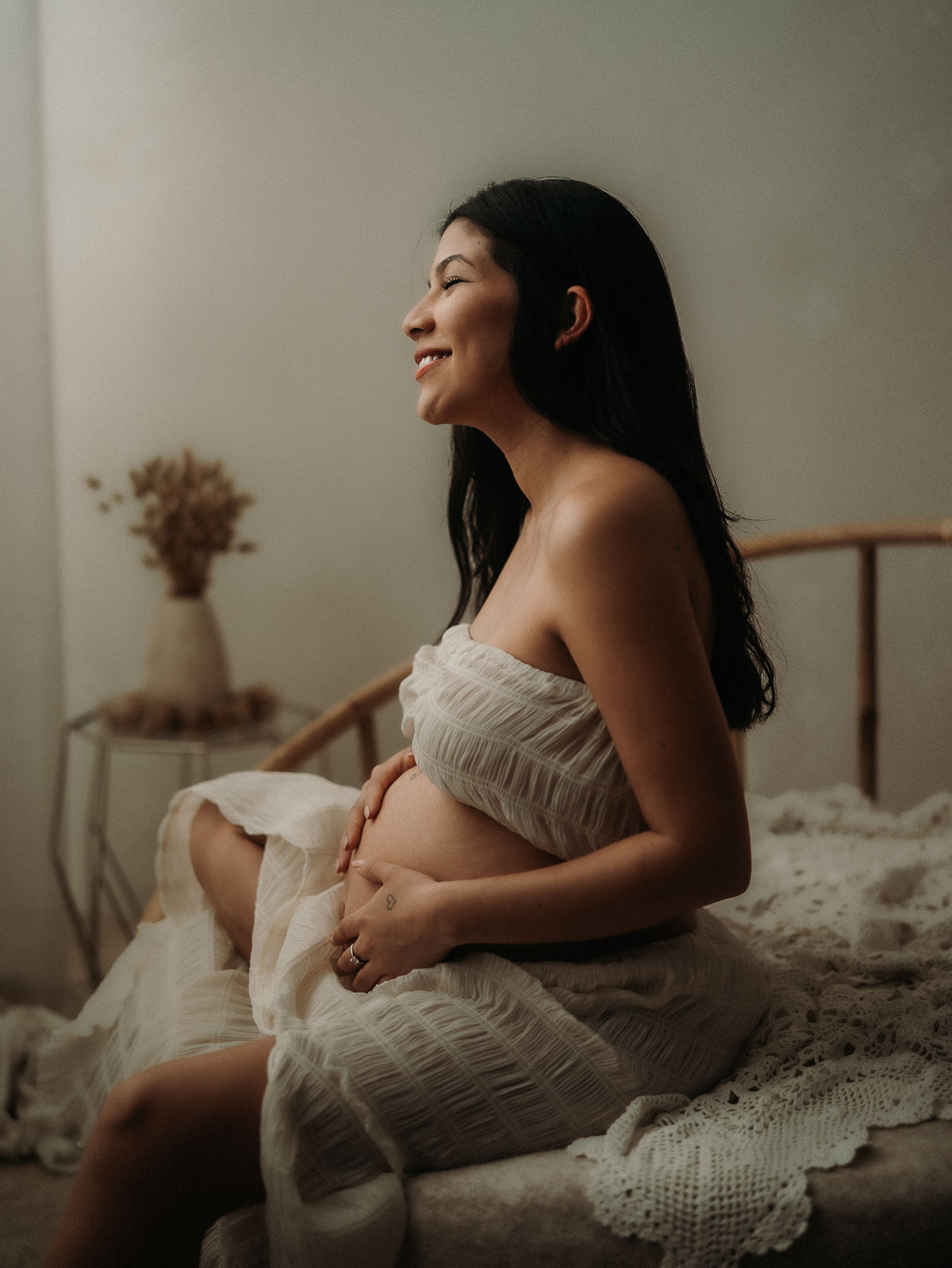 scatti emozionali per future mamme in studio a Milano