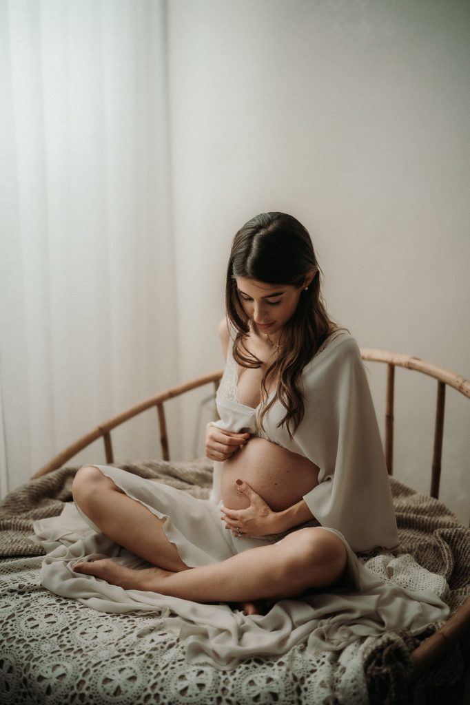 foto ricordo della gravidanza in studio a Milano